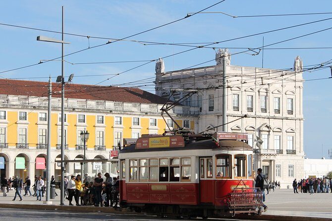 Lisbon in the eye of a Portuguese writer - Baixa Pombalina on foot: Rossio, Restauradores, and two meaningful interiors