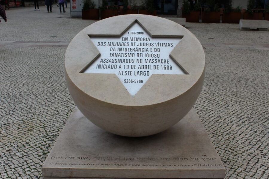 Lisbon: Jewish History in Portugal Guided Walking Tour - Alfama streets: where you connect everyday Lisbon to Jewish life