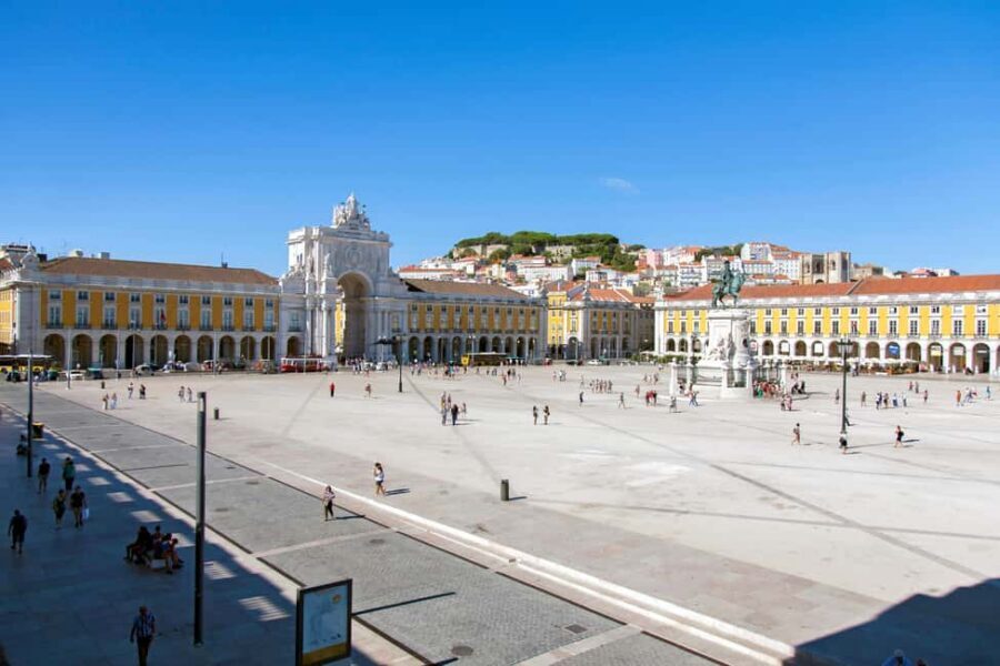 Lisbon: Jewish History Private Tour - 1506 Jewish Massacre Memorial: remembering through place