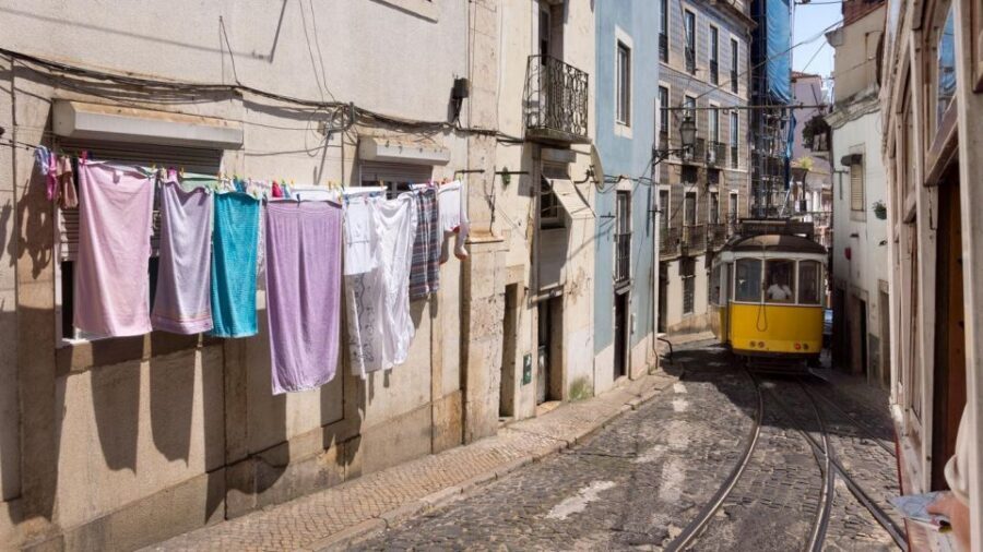 Lisbon: Jewish Quarter Guided Walking Tour - Alfama and the medieval Jewish quarter: segregation explained on foot