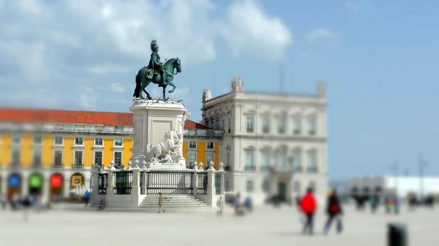 Lisbon: Layover Tour with Airport Pickup and Drop-Off - Santa Justa Elevator viewpoints: where your photos pay off
