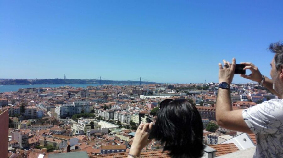 Lisbon: Layover Tour with Airport Pickup and Drop-Off - Timing your layover: asking for a shorter route and handling delays