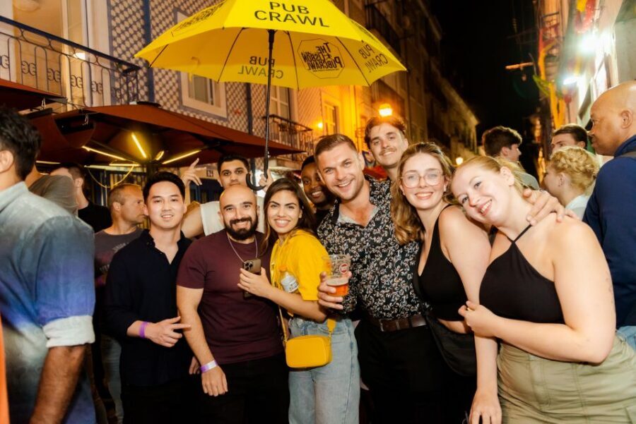 Lisbon Legendary Pubcrawl: 1h OpenBar, Shots, VIP Club Entry - Who this Lisbon pub crawl fits best