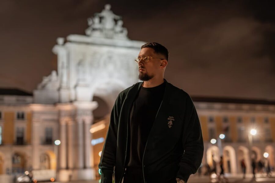 Lisbon lights: A Cinematic Photoshoot at night - Should you book this cinematic Lisbon night photoshoot?