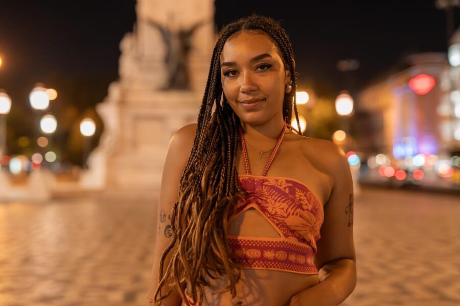 Lisbon lights: A Cinematic Photoshoot at night - Starting at the statue in the square: how the 1-hour session really works