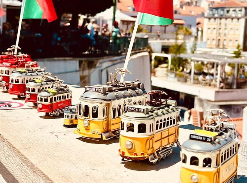Lisbon: LISBON STORY TOUR BY TUK TUK - Lisbon Cathedral and the quick-photo rhythm
