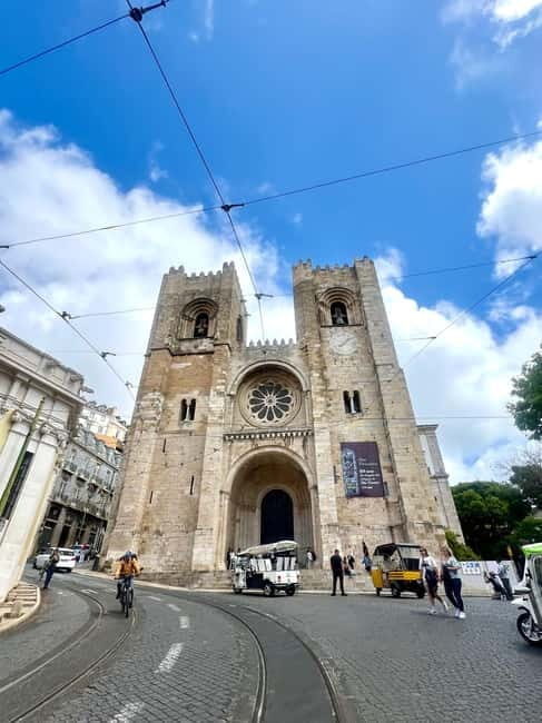 Lisbon: LISBON STORY TOUR BY TUK TUK - Graça Historic District: a neighborhood pass with story context