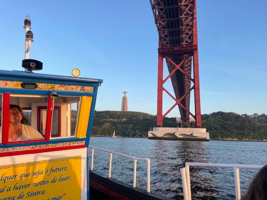 Lisbon: Live Guided Traditional Boat Sightseeing Cruise Tour - What to Wear: Wind, Splashes, and Comfort on the Water