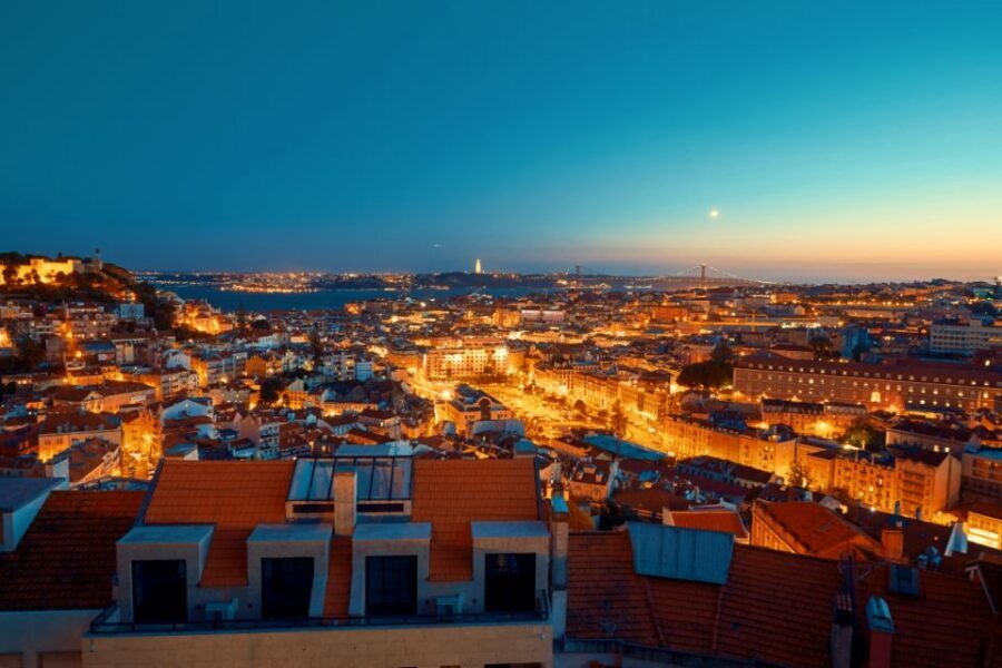 Lisbon: Luxury Fado Tour with Dinner included - Panoramic Night Tour: What You’ll See in the Illuminated Historic Center
