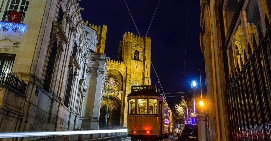 Lisbon: Luxury Fado Tour with Dinner included - Timing and Pace: How 5 Hours Works for Different Trips