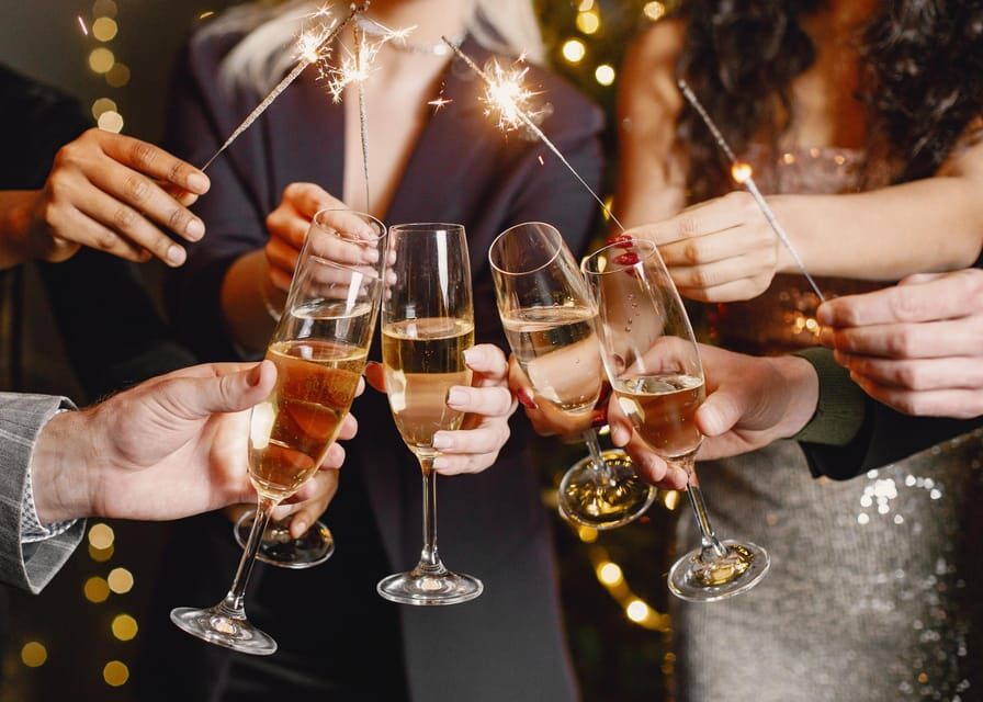 Lisbon: New Year's Cruise with DJ, Open Bar, Snacks and Wine - A 3-hour Dom João New Year cruise on the Tagus