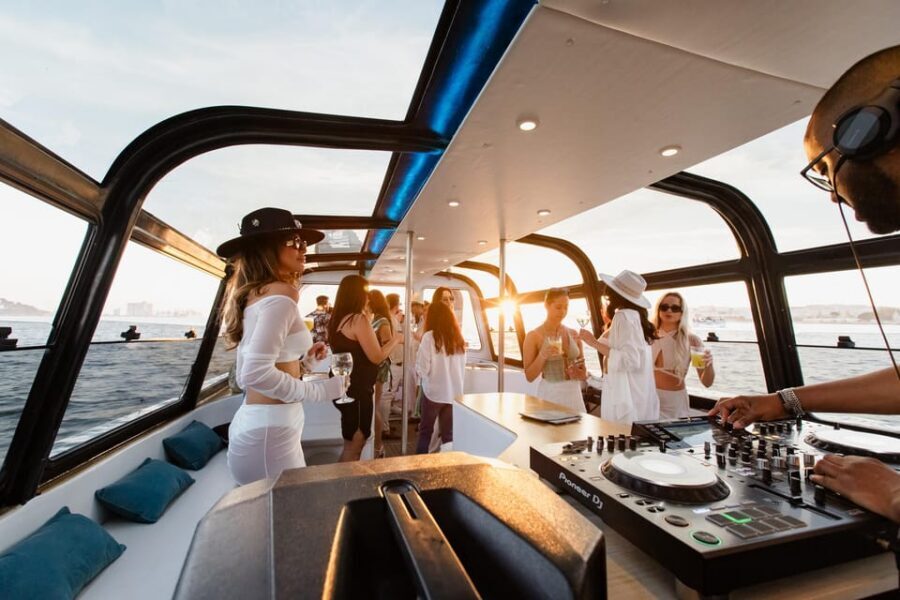 Lisbon: New Year's Cruise with DJ, Open Bar, Snacks and Wine - Practical tips that make the night smoother