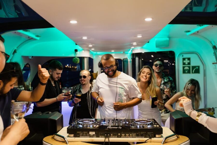 Lisbon: New Year's Cruise with DJ, Open Bar, Snacks and Wine - Should you book this New Year cruise?