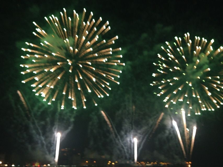 Lisbon: New Year’s Eve Fireworks Tagus River Sailing Cruise - The New Year Traditions Onboard: Raisins, King Cake, and a Sparkling Toast
