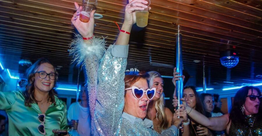 Lisbon: New Year's Eve with Live Dj Fireworks and Open Bar - Key highlights worth your attention
