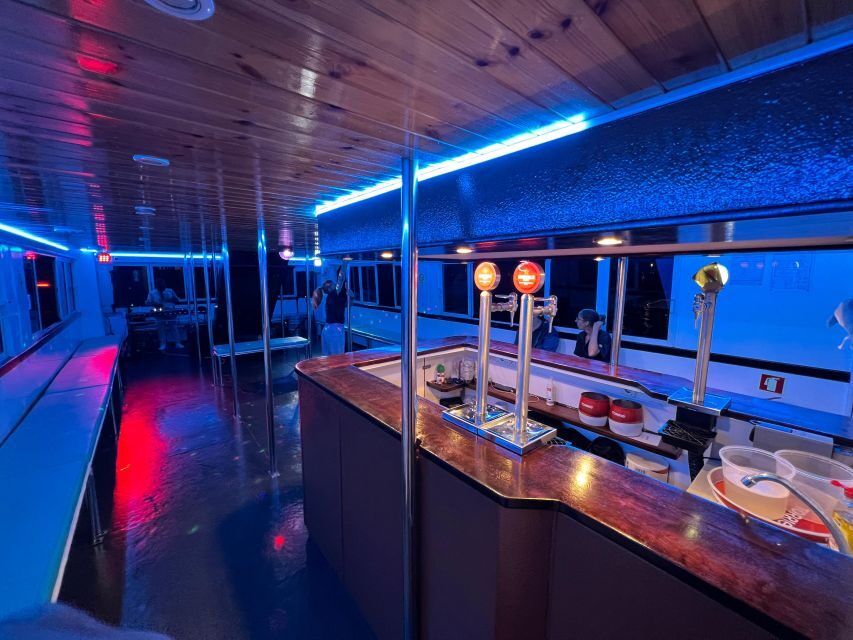 Lisbon: New Year's Eve with Live Dj Fireworks and Open Bar - What makes this feel like New Year’s Eve, not just a cruise