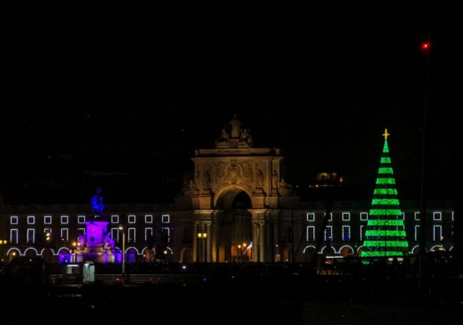 Lisbon: New Year's Eve with Live Dj Fireworks and Open Bar - FAQ