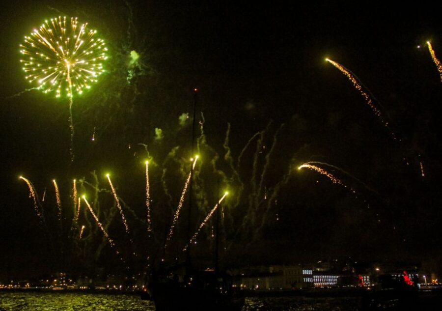 Lisbon: New Year's Eve with Live Dj Fireworks and Open Bar - How the 3-hour plan flows (and what each stop is really for)