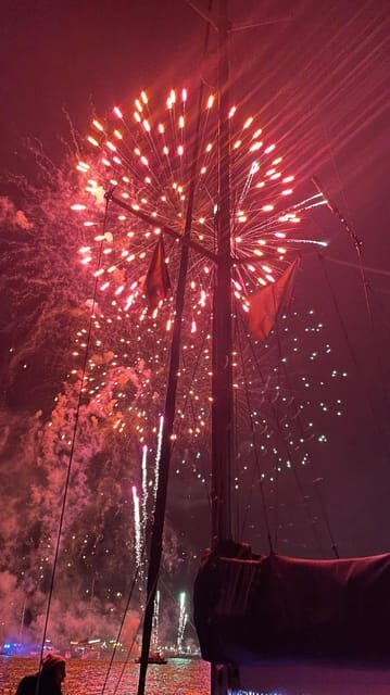 Lisbon: New Year's party on sailboat tour 2026 to 2027 - On board the sailboat: comfort, music, Wi‑Fi, and a real snack spread