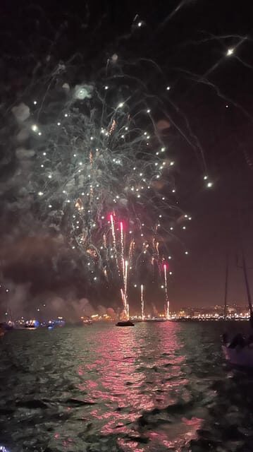 Lisbon: New Year's party on sailboat tour 2026 to 2027 - Meeting at Alcântara Dock Gate 2 (and not getting stressed)
