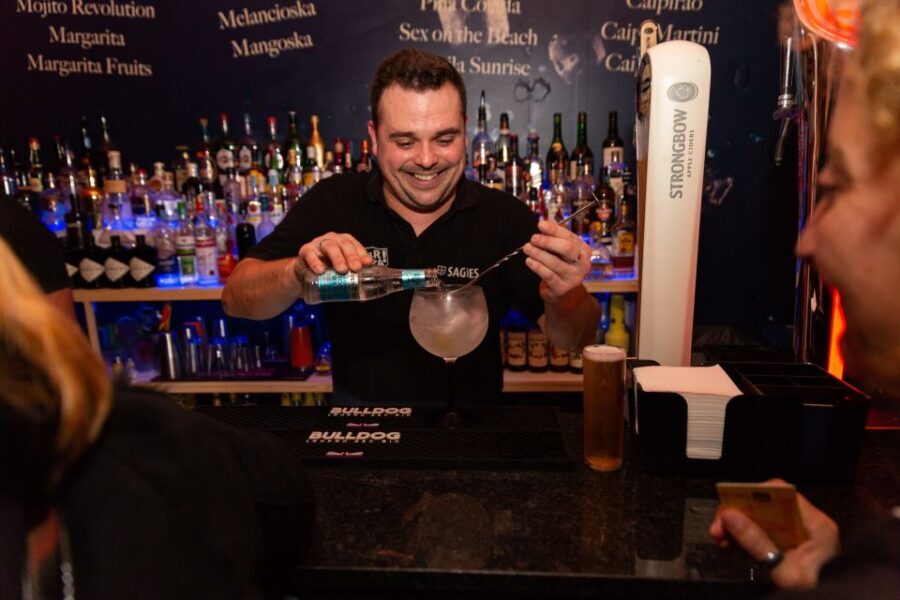 Lisbon Non-Alcoholic Pubcrawl: Soft drinks & Mocktails - Praça Luís de Camões start: the 15-minute guided setup