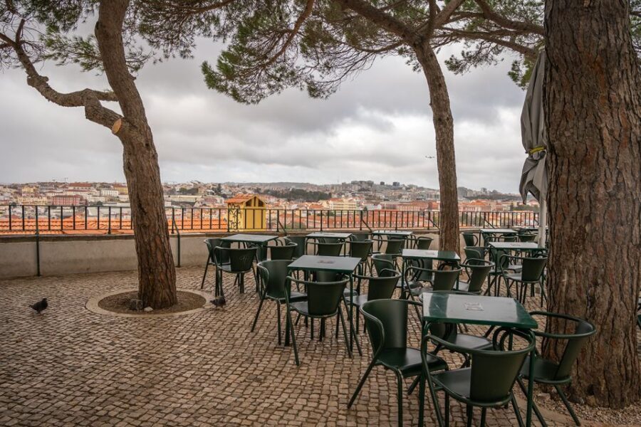 Lisbon: Old Town City Tour by Private Tuktuk - Santa Luzia and Portas do Sol: Lisbon’s famous views, timed for photos