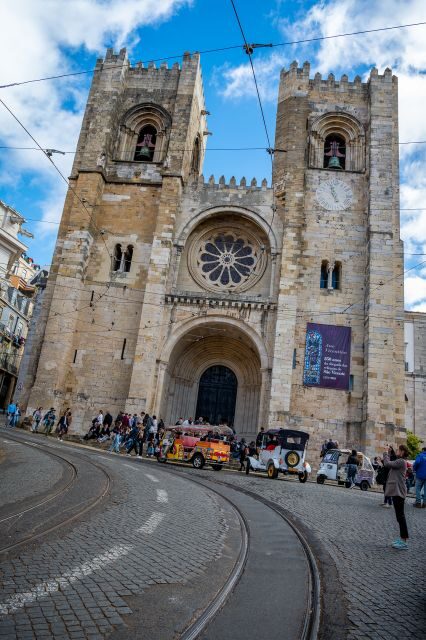 Lisbon: Old Town City Tour by Private Tuktuk - Graça and Senhora do Monte: the viewpoint where the city “clicks”