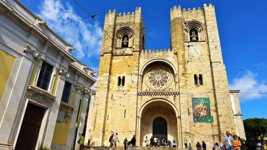 Lisbon: Old Town Tuk-Tuk Tour - Culture stops you see from the road: Feira da Ladra, Fado Museum, Panteão Nacional