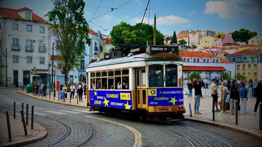Lisbon: Old Town Tuk-Tuk Tour - Pickup in central Lisbon and the early “orientation loop”