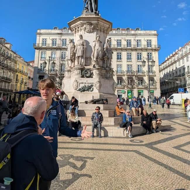 Lisbon on foot: From the hills to the river - Dutch guide - Key things to notice