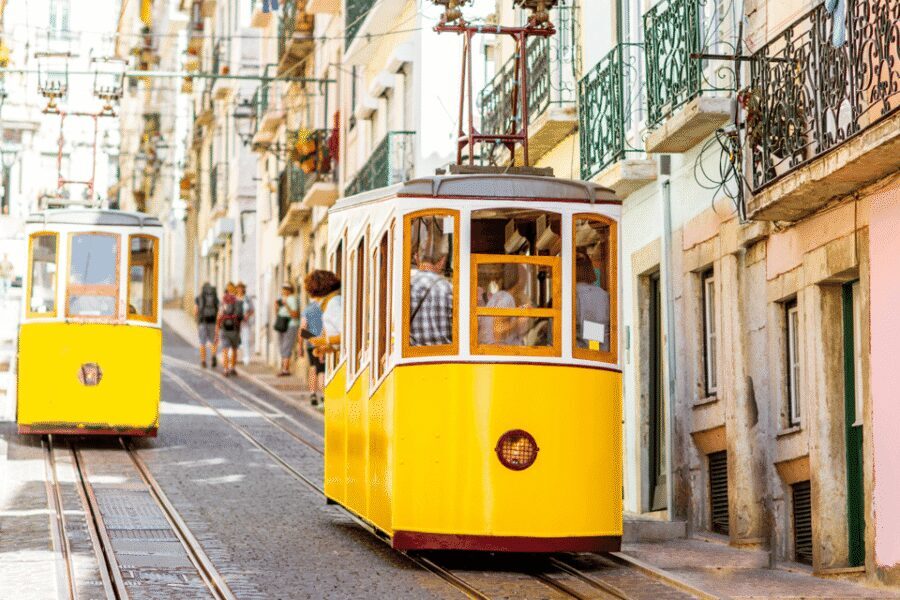 Lisbon on foot: From the hills to the river - Dutch guide - São Pedro de Alcântara to Bairro Alto: hilltop Lisbon, then motion
