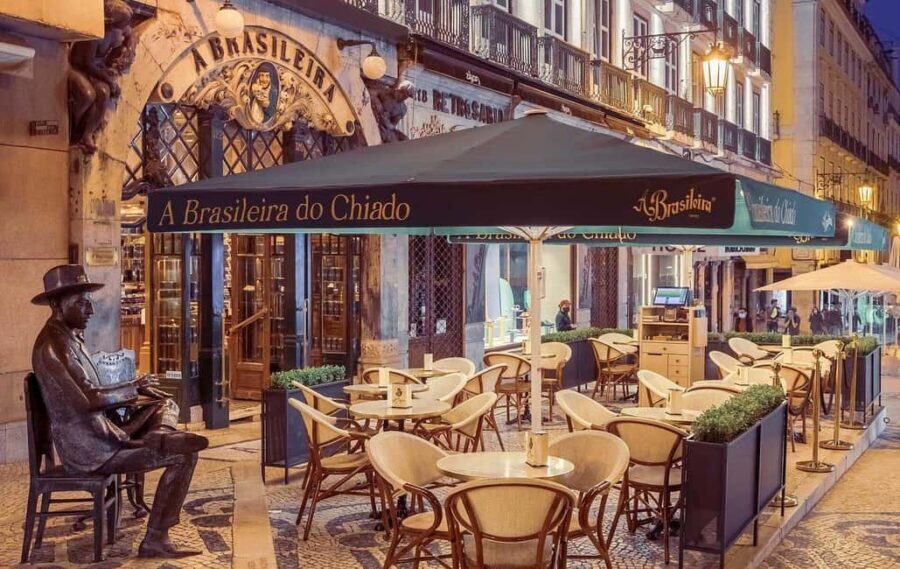 Lisbon on foot: From the hills to the river - Dutch guide - Bairro Alto and Chiado with Vasco da Gama and Luís de Camões