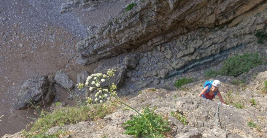 Lisbon or Sesimbra: Guided Rock Climbing Tour in Arrábida - Rock climbing with the Atlantic as your backdrop in Arrábida
