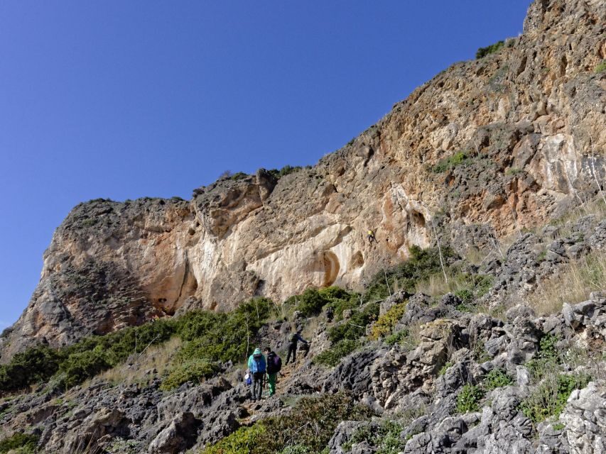Lisbon or Sesimbra: Guided Rock Climbing Tour in Arrábida - Your climbing options: single pitches to multi-pitch challenges