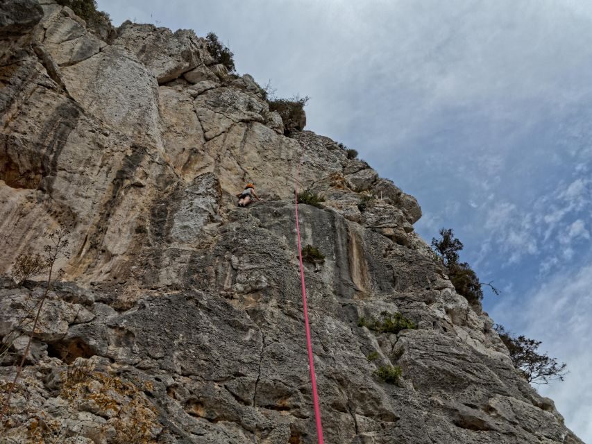 Lisbon or Sesimbra: Guided Rock Climbing Tour in Arrábida - Getting from Lisbon or Sesimbra to the crags: comfortable and low-stress