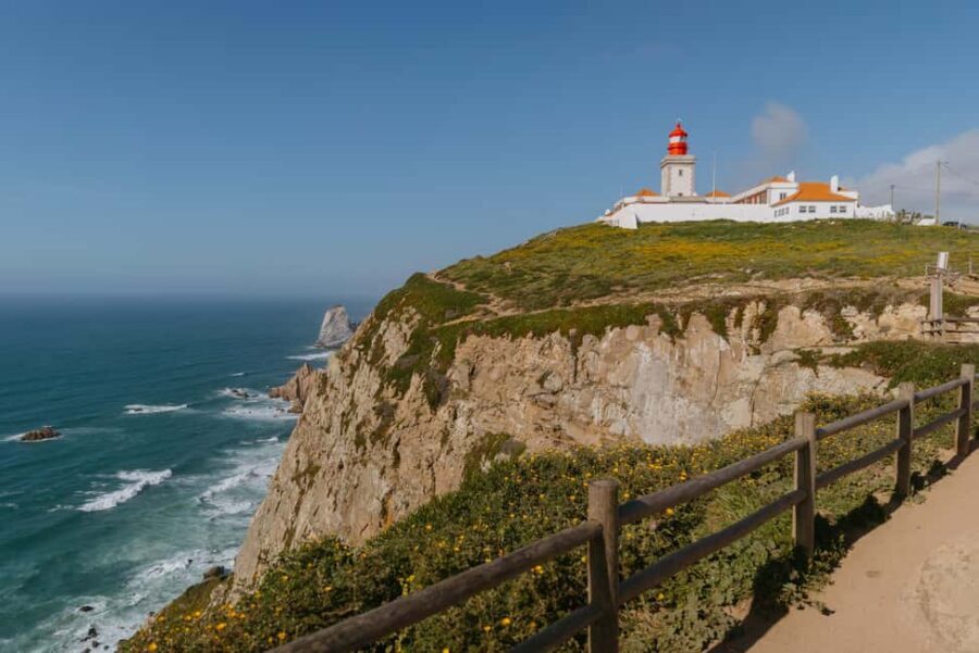 Lisbon: Pena Palace, Sintra, Cabo da Roca, & Cascais Daytrip - Group vs private: when the van size becomes part of your day