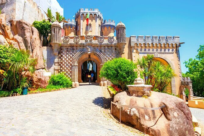 Lisbon: Pena Palace, Sintra CaboRoca Cascais Day Tour Small Group - Sintra Centro Historico Free Time: Lunch and DIY Wandering