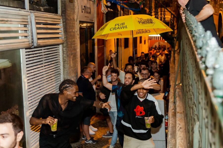 Lisbon PinkStreet Pubcrawl: 1hOpen Bar, Shots,VIP Club Entry - Meeting at Praca Luís de Camões: Easy Start, No Guessing