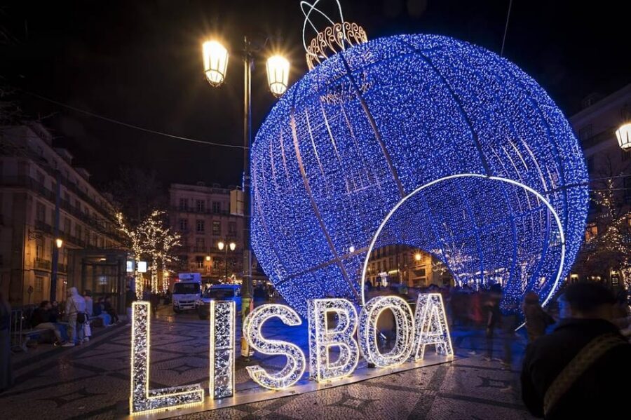 Lisbon: Private Christmas Lights Tour by Eco Tuk Tuk - The viewpoint moment at San Pedro de Alcantara