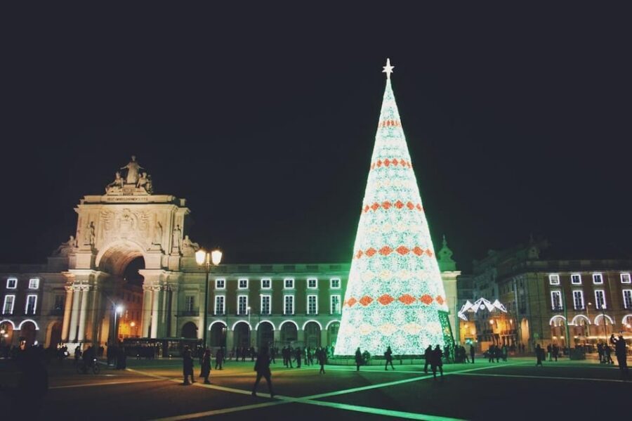 Lisbon: Private Christmas Lights Tour by Eco Tuk Tuk - Meeting point near Time Out Market: plan your first 10 minutes well