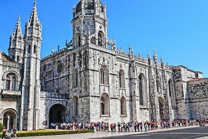Lisbon Private Full Day Sightseeing Tour - Chiado walking tour: short and sweet in the city center