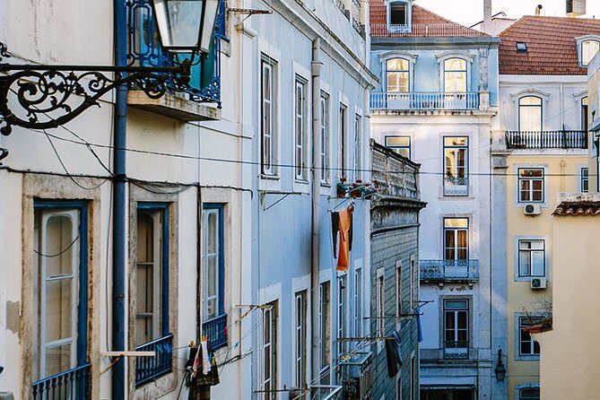 Lisbon: Private Guided Electric Tuk Tuk Tour with Tastings - Tastings and snacks: what’s included, and how to plan around it