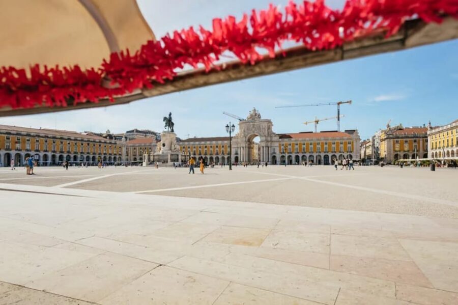 Lisbon: Private Guided Tuk-Tuk Tour with Hotel Pickup - Alfama and Mouraria to Sé de Lisboa: where the old city starts talking