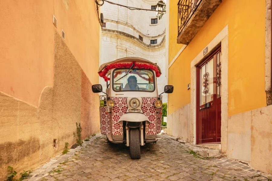 Lisbon: Private Guided Tuk-Tuk Tour with Hotel Pickup - National Pantheon of Santa Engracia and the Fado Museum connection