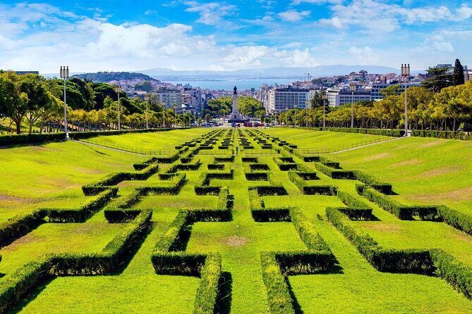 Lisbon Private Half-Day City Tour with Local Driver-Guide - Rua Augusta: A Pedestrian Spine Through Baixa