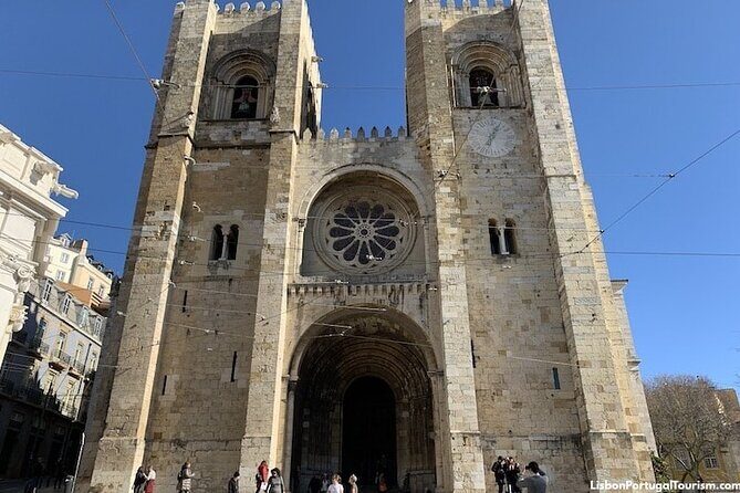Lisbon Private Half-Day City Tour with Local Driver-Guide - Jerónimos Monastery: The One-Hour Manueline Stop That Can Make or Break Your Day