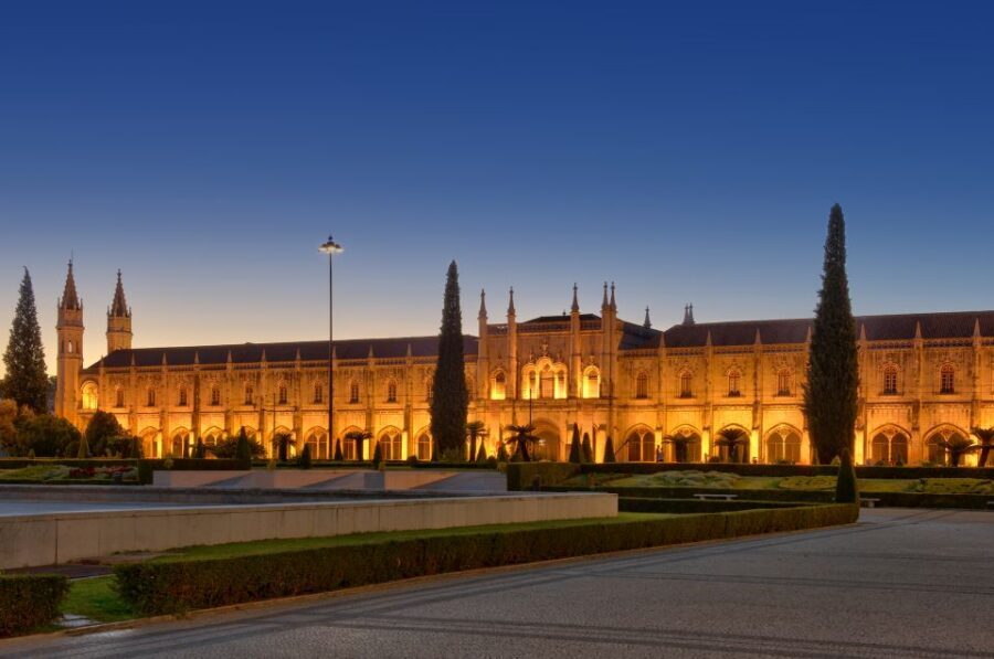 Lisbon: Private Half-Day Tour with Hotel Pickup - Belém Tower and the Monument to the Discoveries: quick photo hits
