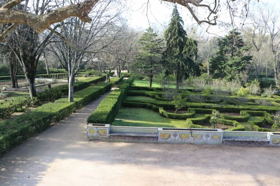 Lisbon: Private Historical Tour to Queluz and Ajuda Palaces - Comfort and practical tips before you go