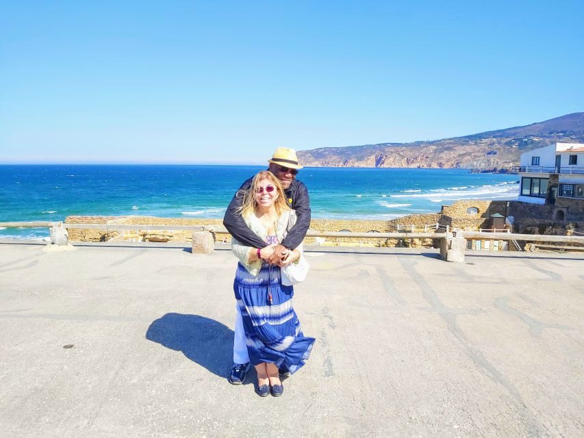 Lisbon: Private Luxury Coastline Tour - Azenhas do Mar: the cliffside stop with room to actually walk