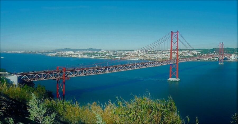 Lisbon: Private Luxury Coastline Tour - What the guides actually do well (Fabio, Cristina, Cesar)